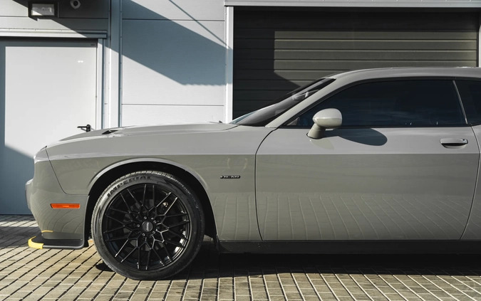 Dodge Challenger cena 126000 przebieg: 130000, rok produkcji 2018 z Chełm małe 781